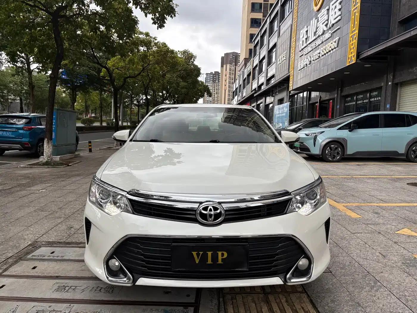 Camry 2016 2.0G 10th Anniversary Leading Edition — миниатюра 1