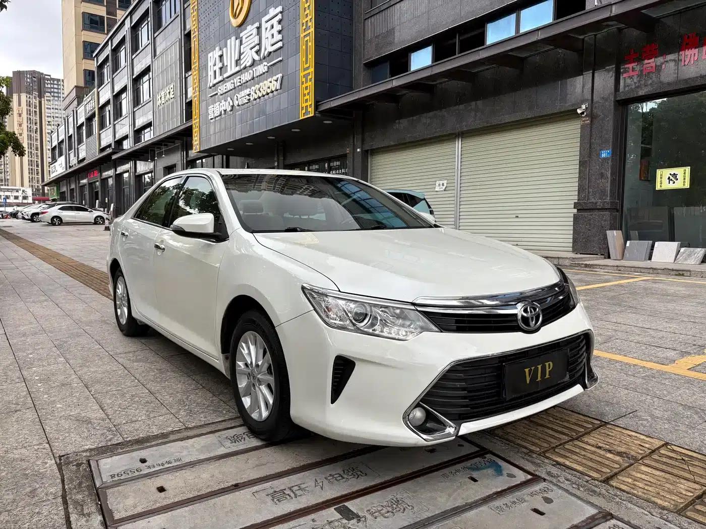 Camry 2016 2.0G 10th Anniversary Leading Edition — миниатюра 3