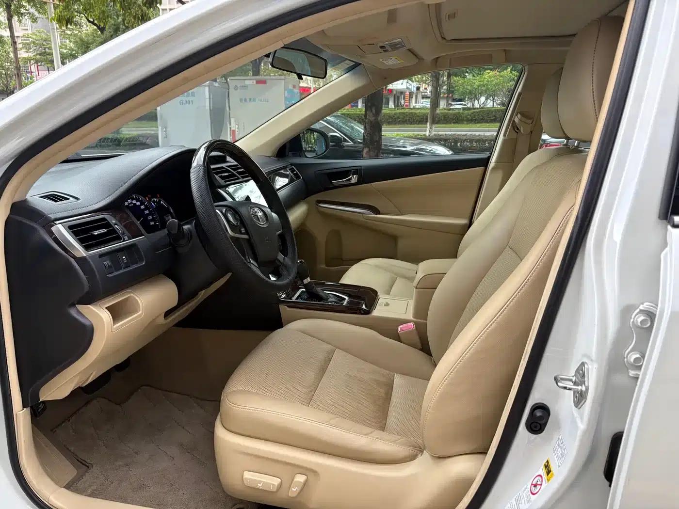 Camry 2016 2.0G 10th Anniversary Leading Edition — миниатюра 4