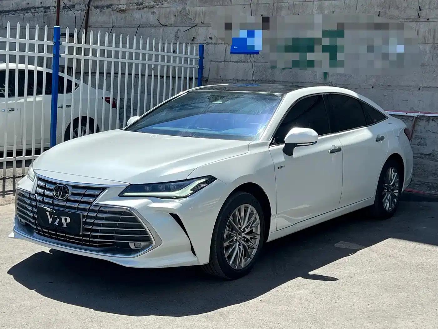 2024 Toyota Avalon Hybrid 2.0L Luxury Edition — миниатюра 1