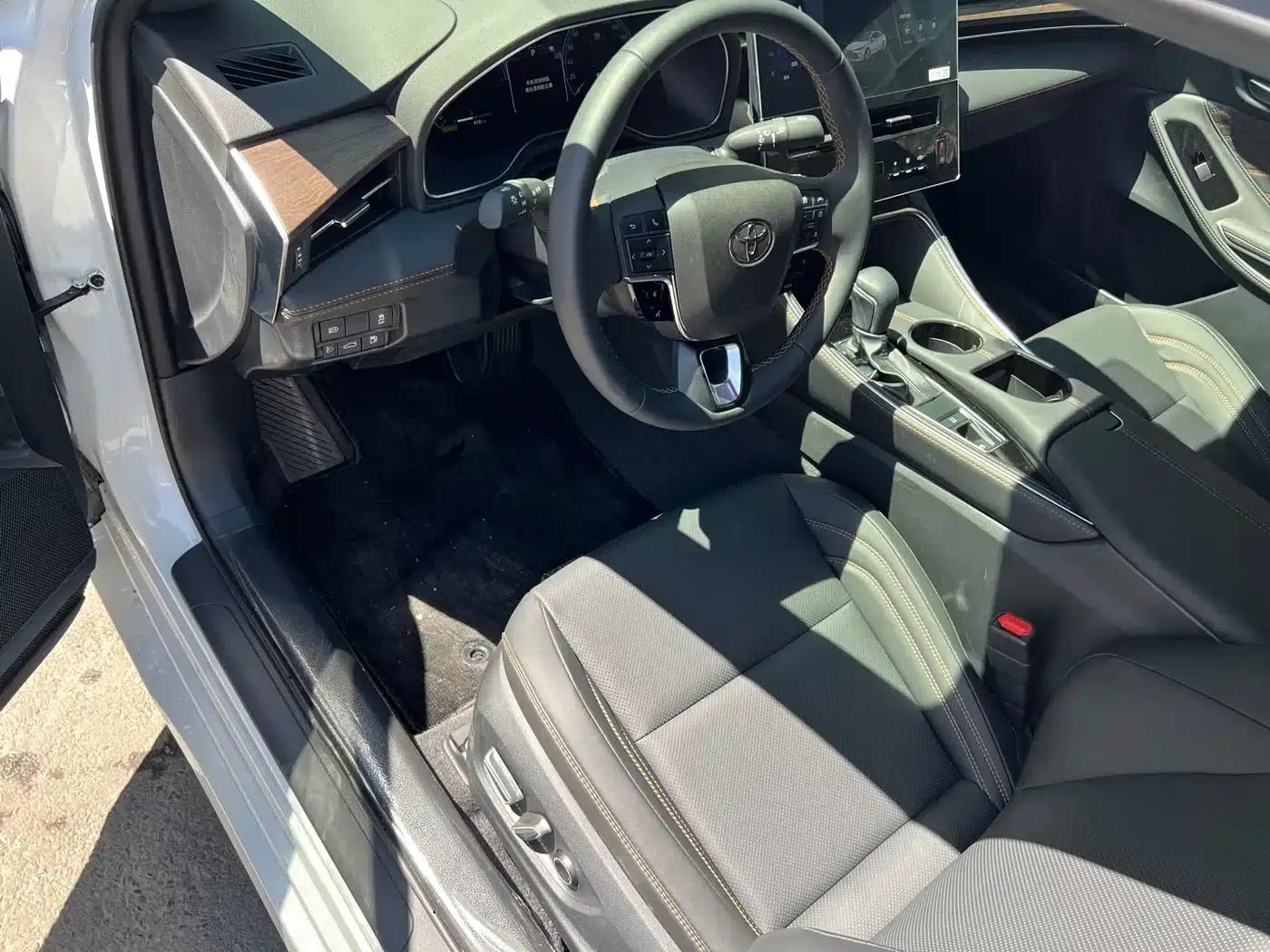 2024 Toyota Avalon Hybrid 2.0L Luxury Edition — миниатюра 4