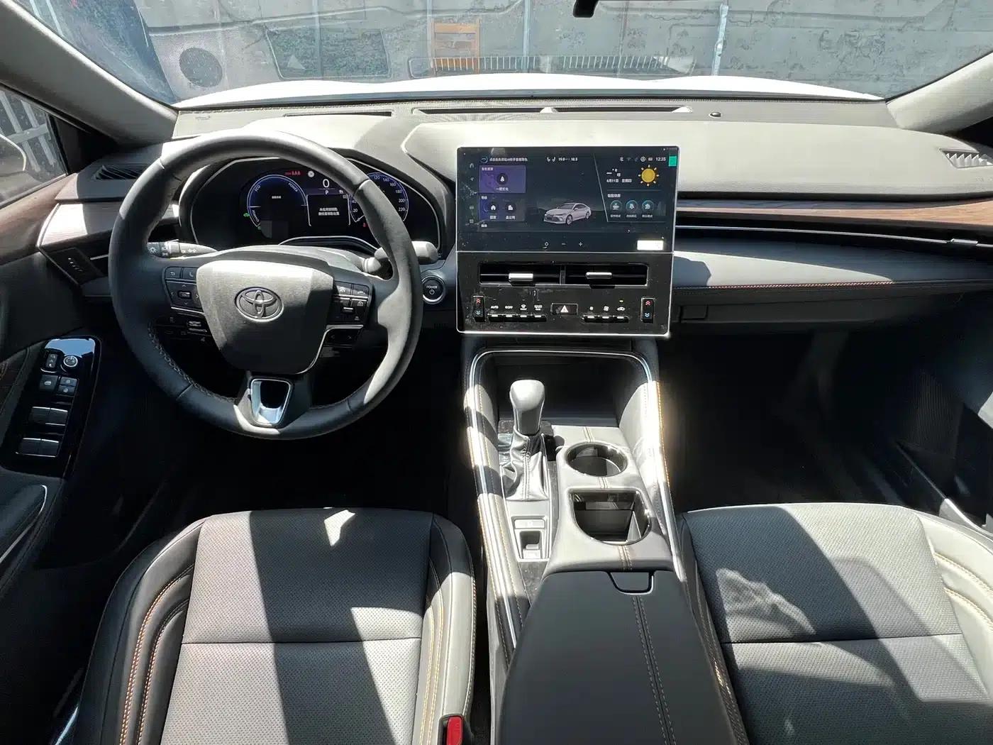 2024 Toyota Avalon Hybrid 2.0L Luxury Edition — миниатюра 6
