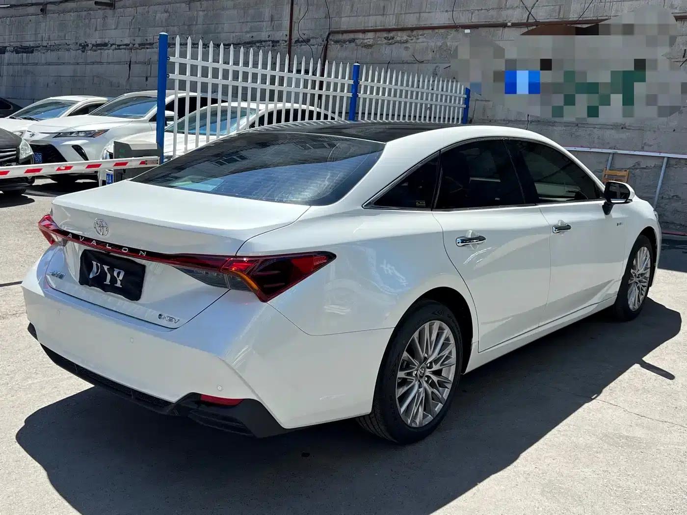 2024 Toyota Avalon Hybrid 2.0L Luxury Edition — миниатюра 9