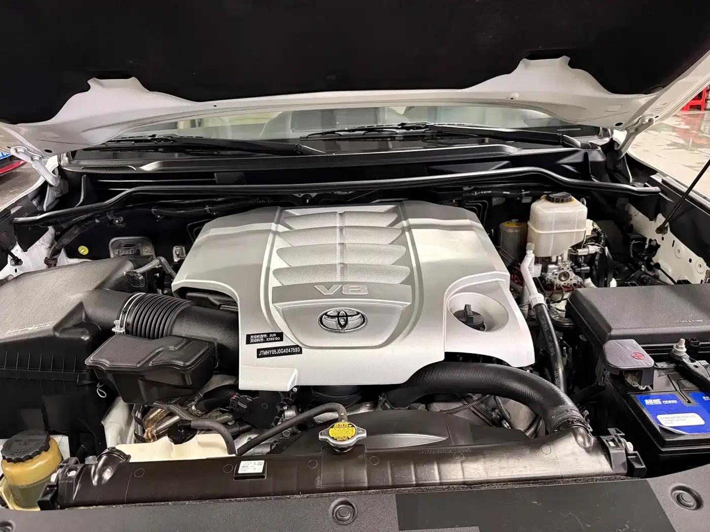 2016 Land Cruiser (Imported) 5.7L Middle East Edition — миниатюра 8