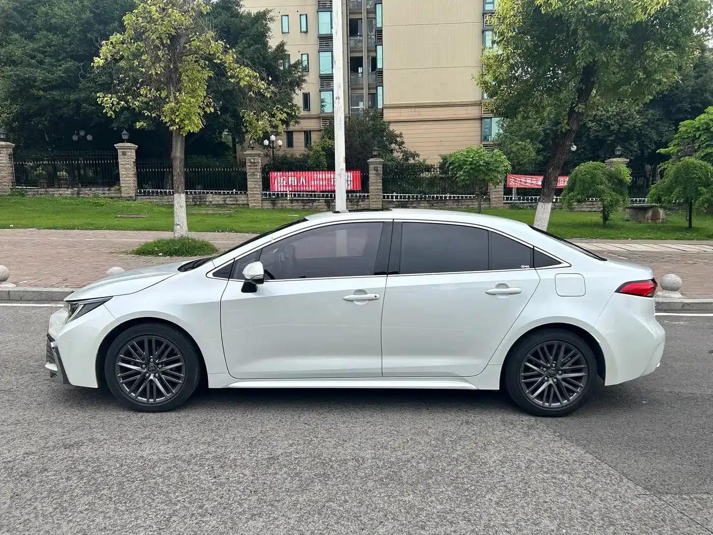 2021 Geely Lingshang 2.0L Luxury Edition — миниатюра 4