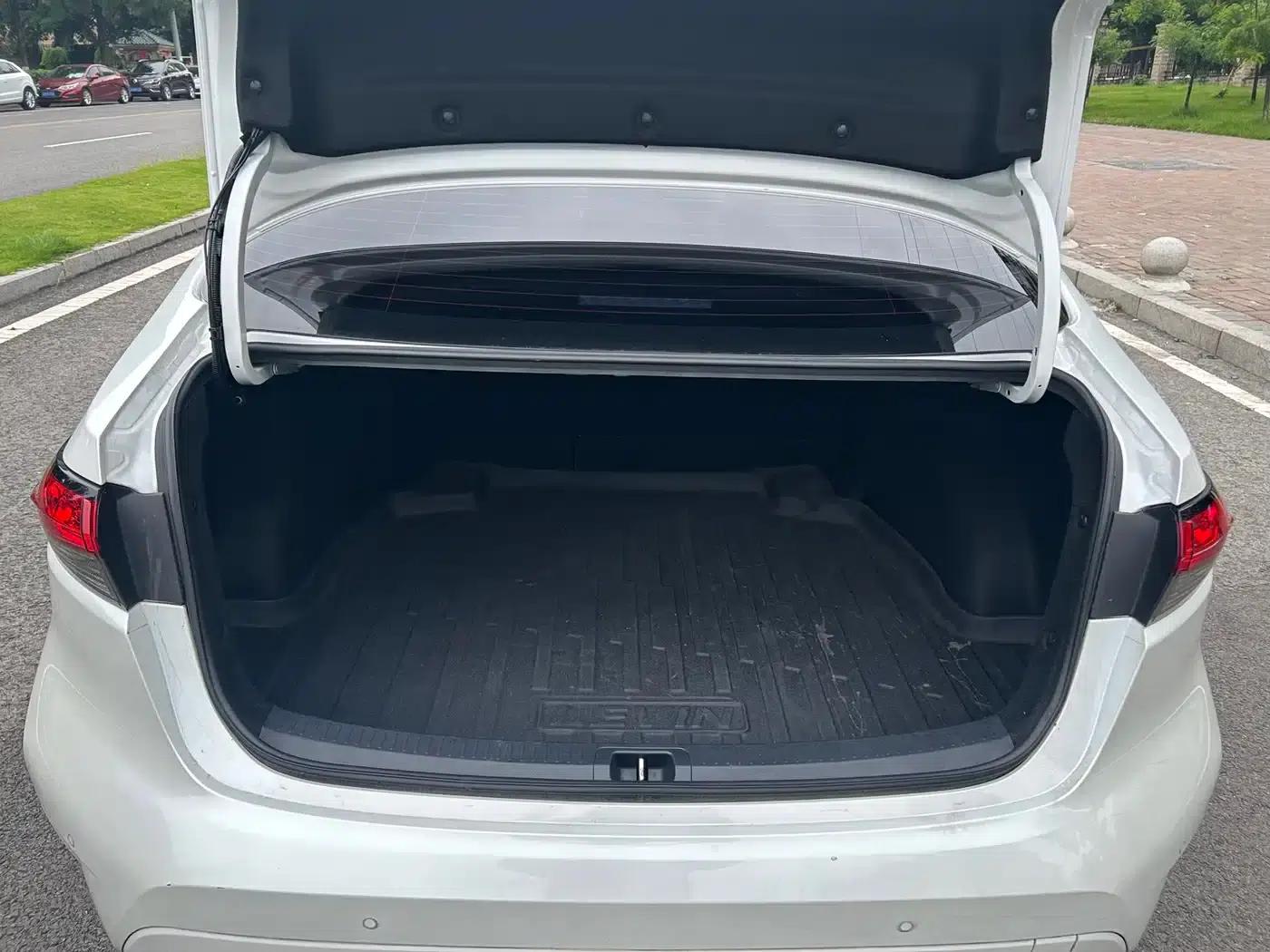2021 Geely Lingshang 2.0L Luxury Edition — миниатюра 8