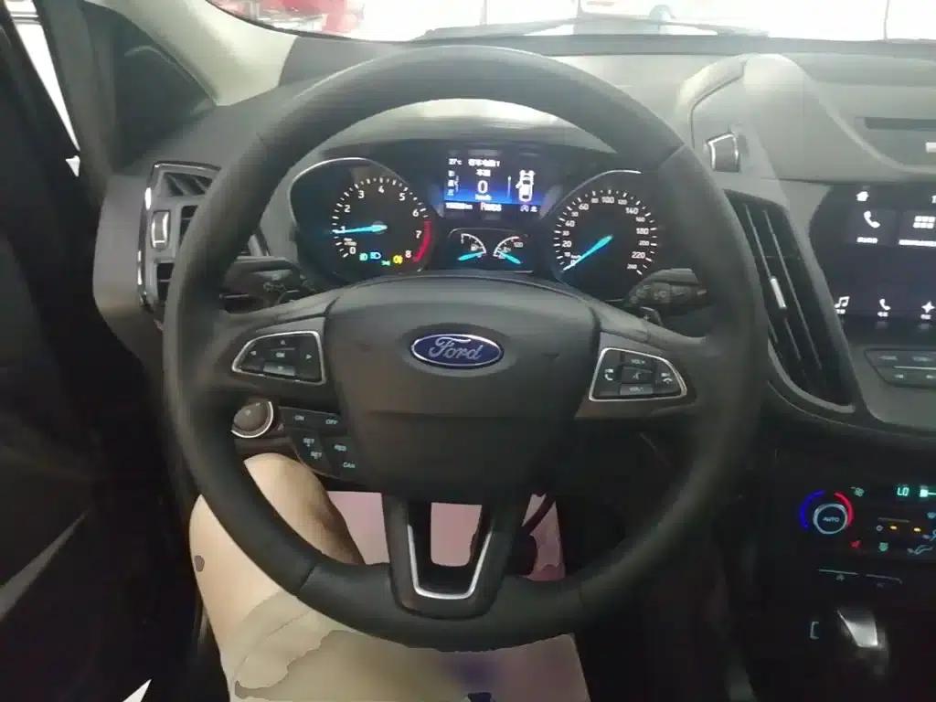 2017 Ford Kuga EcoBoost 245 AWD Luxury Edition — миниатюра 11