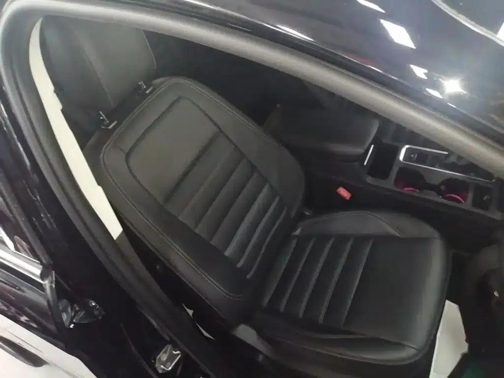 2017 Ford Kuga EcoBoost 245 AWD Luxury Edition — миниатюра 25