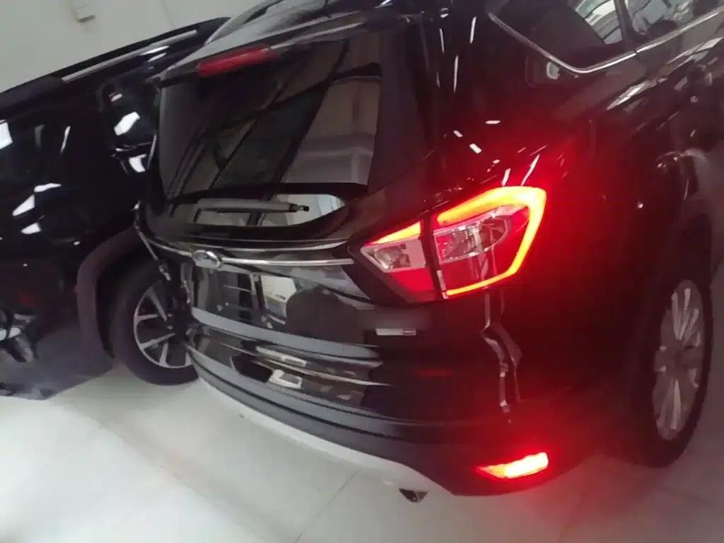 2017 Ford Kuga EcoBoost 245 AWD Luxury Edition — миниатюра 6
