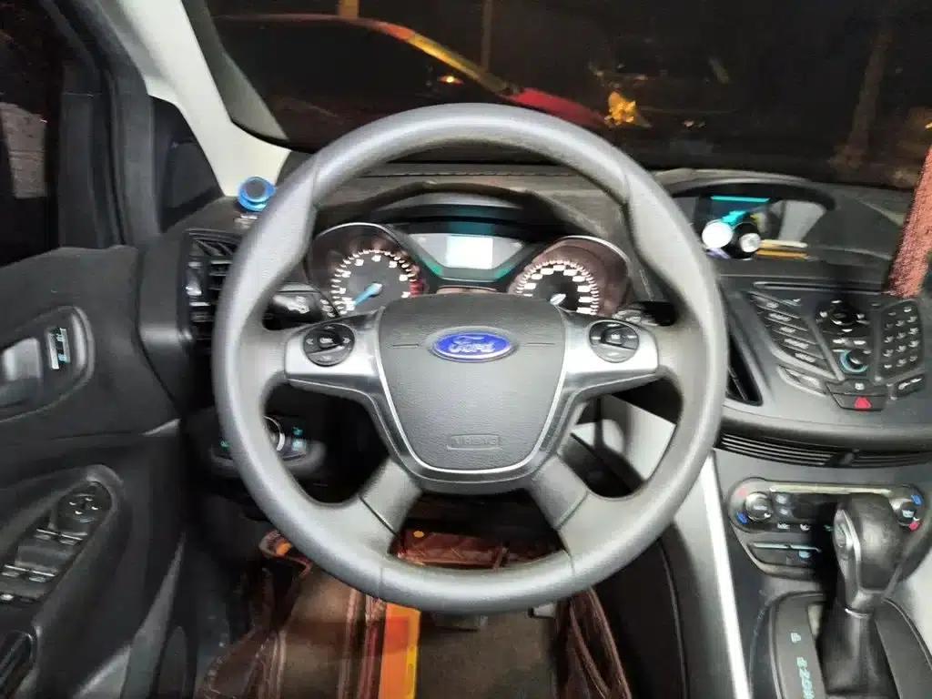 Ford Kuga 2015 1.5L GTDi 2WD Comfort Model — миниатюра 3