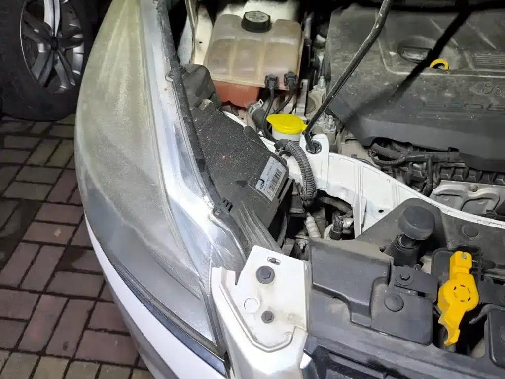 Ford Kuga 2015 1.5L GTDi 2WD Comfort Model — миниатюра 21