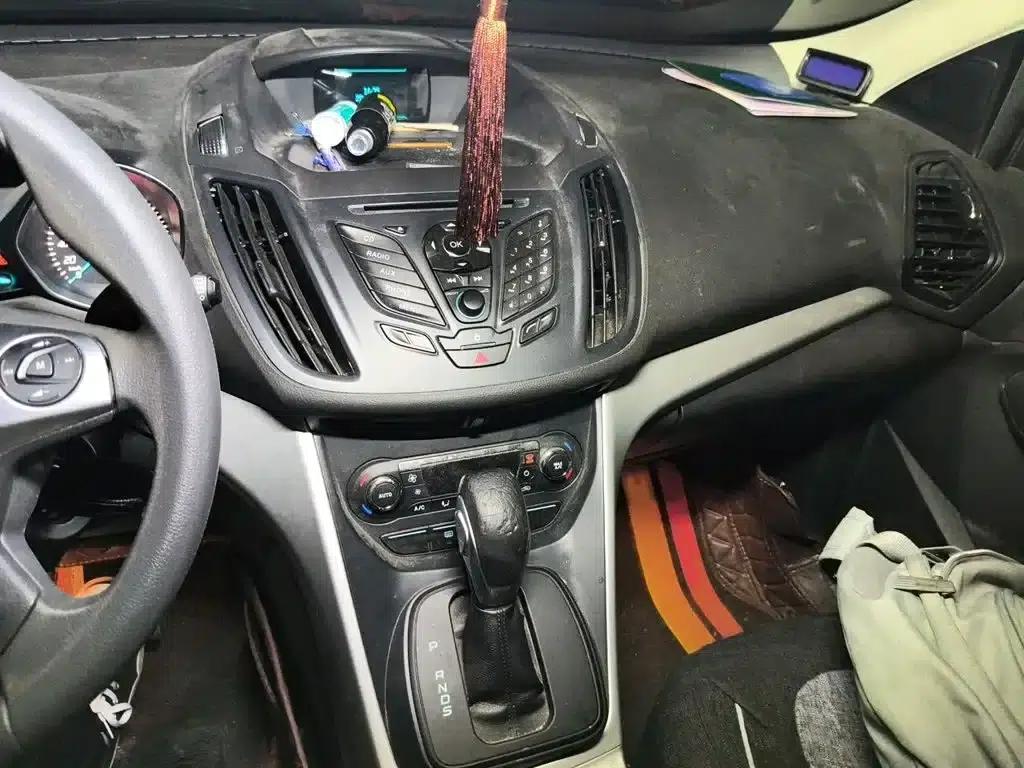 Ford Kuga 2015 1.5L GTDi 2WD Comfort Model — миниатюра 6