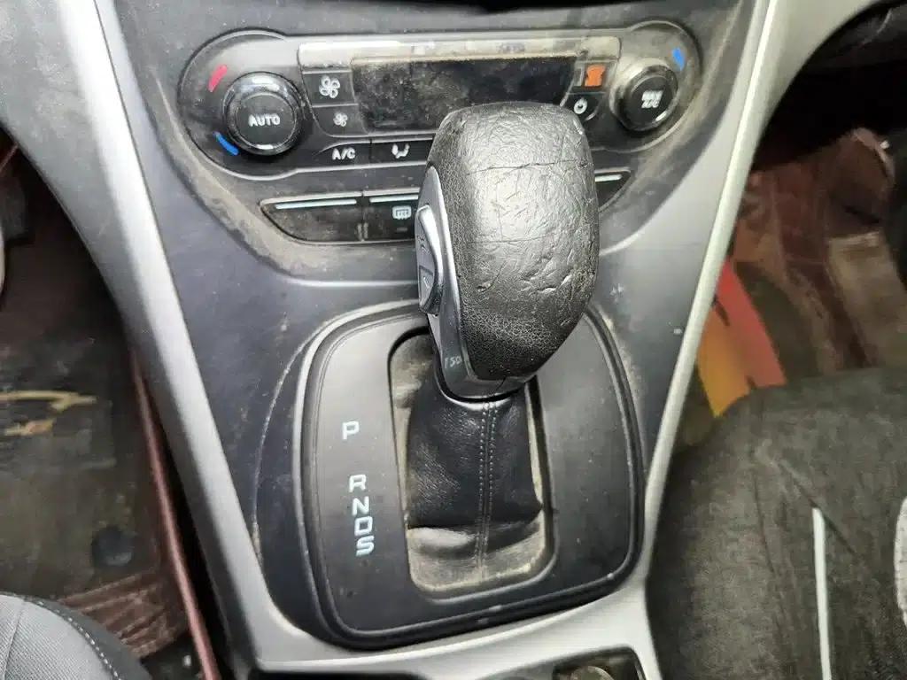 Ford Kuga 2015 1.5L GTDi 2WD Comfort Model — миниатюра 7