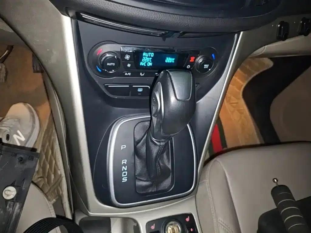 Ford Kuga 2013 1.6L GTDi AWD Elite — миниатюра 14