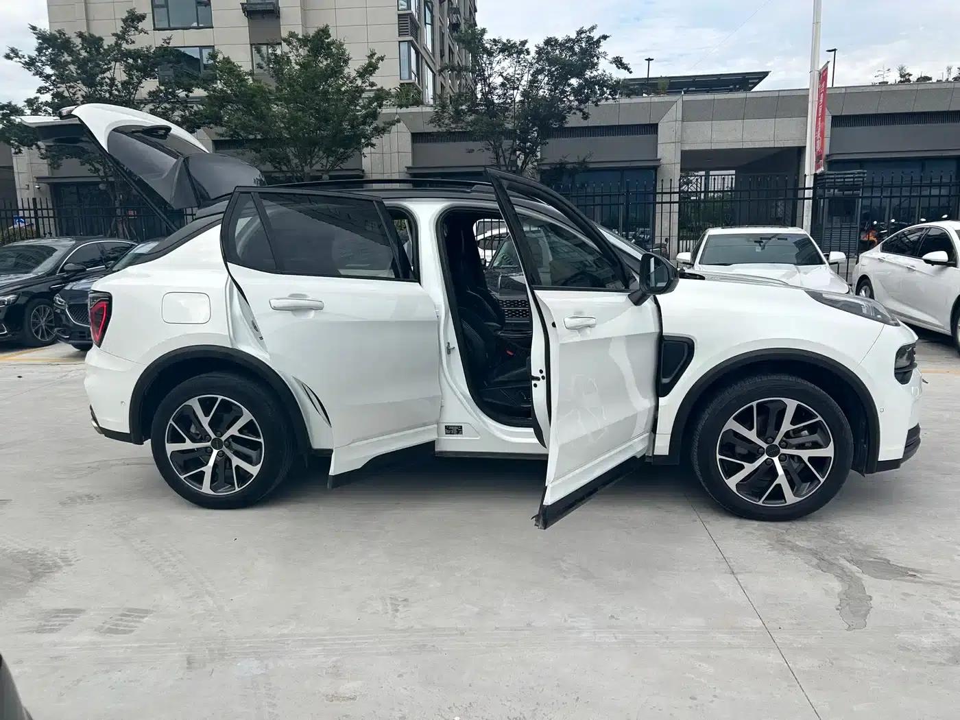 Lynk & Co 01 2021 2.0TD AWD Halo — миниатюра 18
