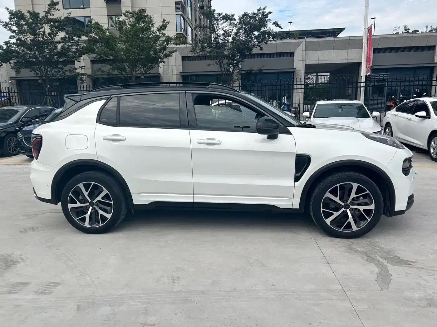 Lynk & Co 01 2021 2.0TD AWD Halo — миниатюра 7