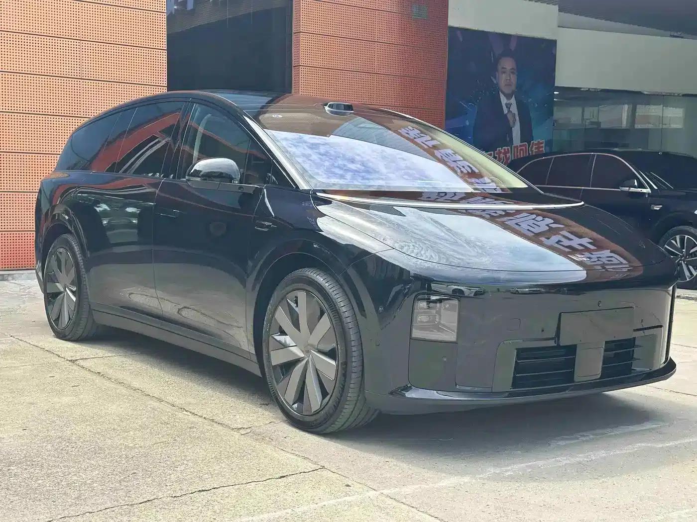Li Auto i8 2025 Standard Edition — миниатюра 3
