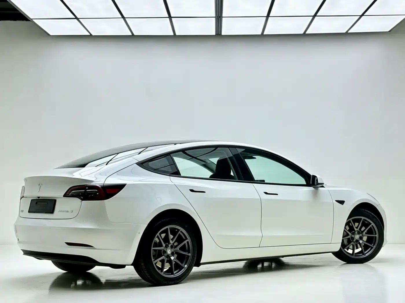 Model 3 2022 Rear-Wheel Drive — миниатюра 4