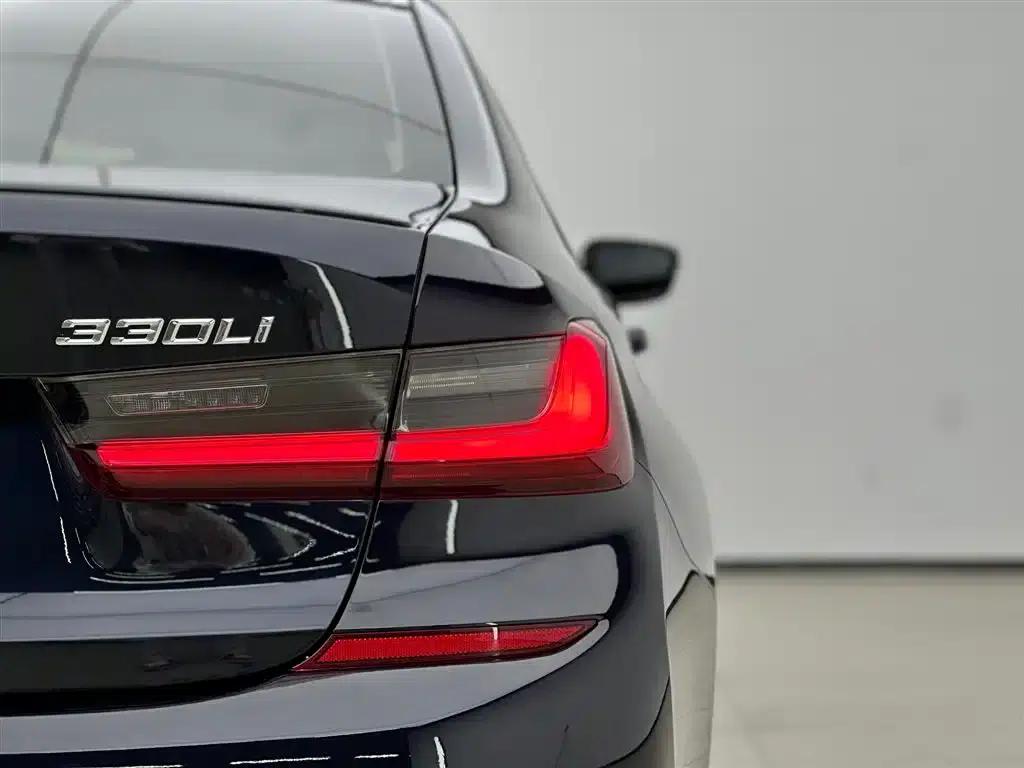 2022 BMW 3 Series 330Li xDrive M Sport Shadow Edition — миниатюра 17