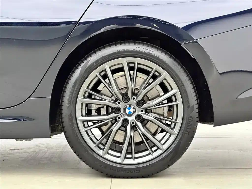 2022 BMW 3 Series 330Li xDrive M Sport Shadow Edition — миниатюра 18