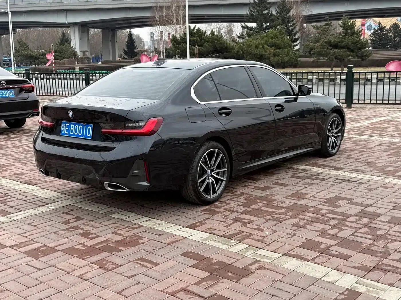 2023 BMW 3 Series 320Li M Sport Package — миниатюра 4