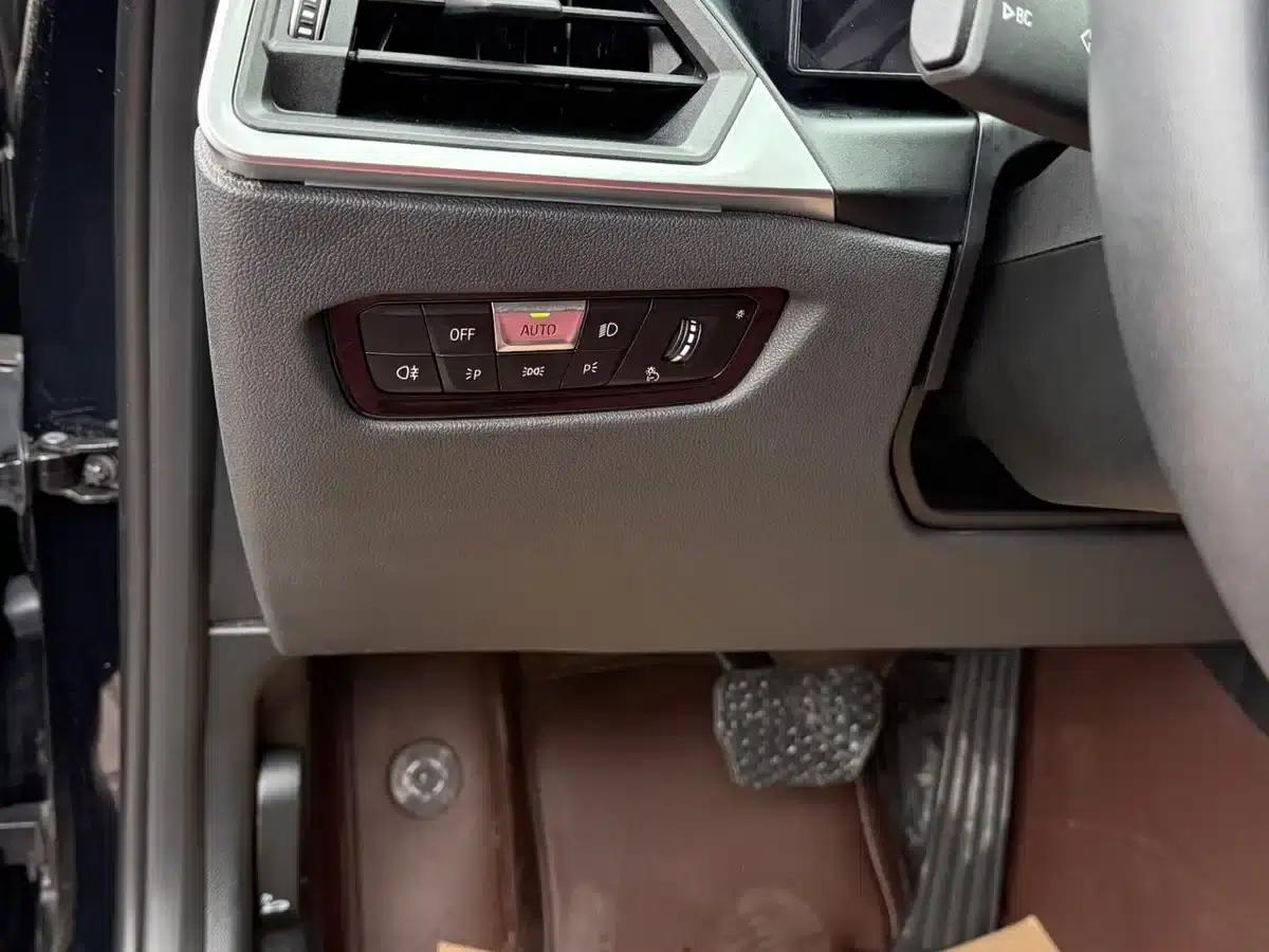 2023 BMW 3 Series 320Li M Sport Package — миниатюра 8