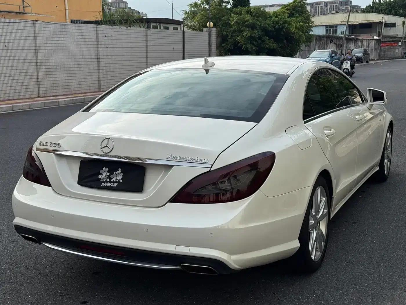 2012 Mercedes-Benz CLS 300 CGI — миниатюра 4