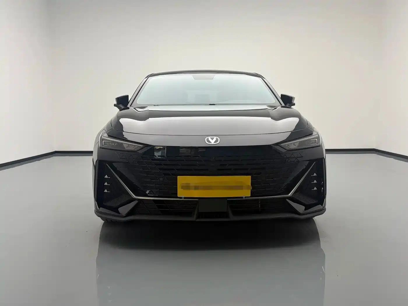 Changan UNI-V 2022 1.5T Premium Edition — миниатюра 2