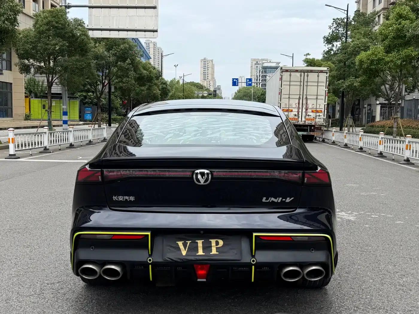 Changan UNI-V 2022 1.5T Sport Edition — миниатюра 4