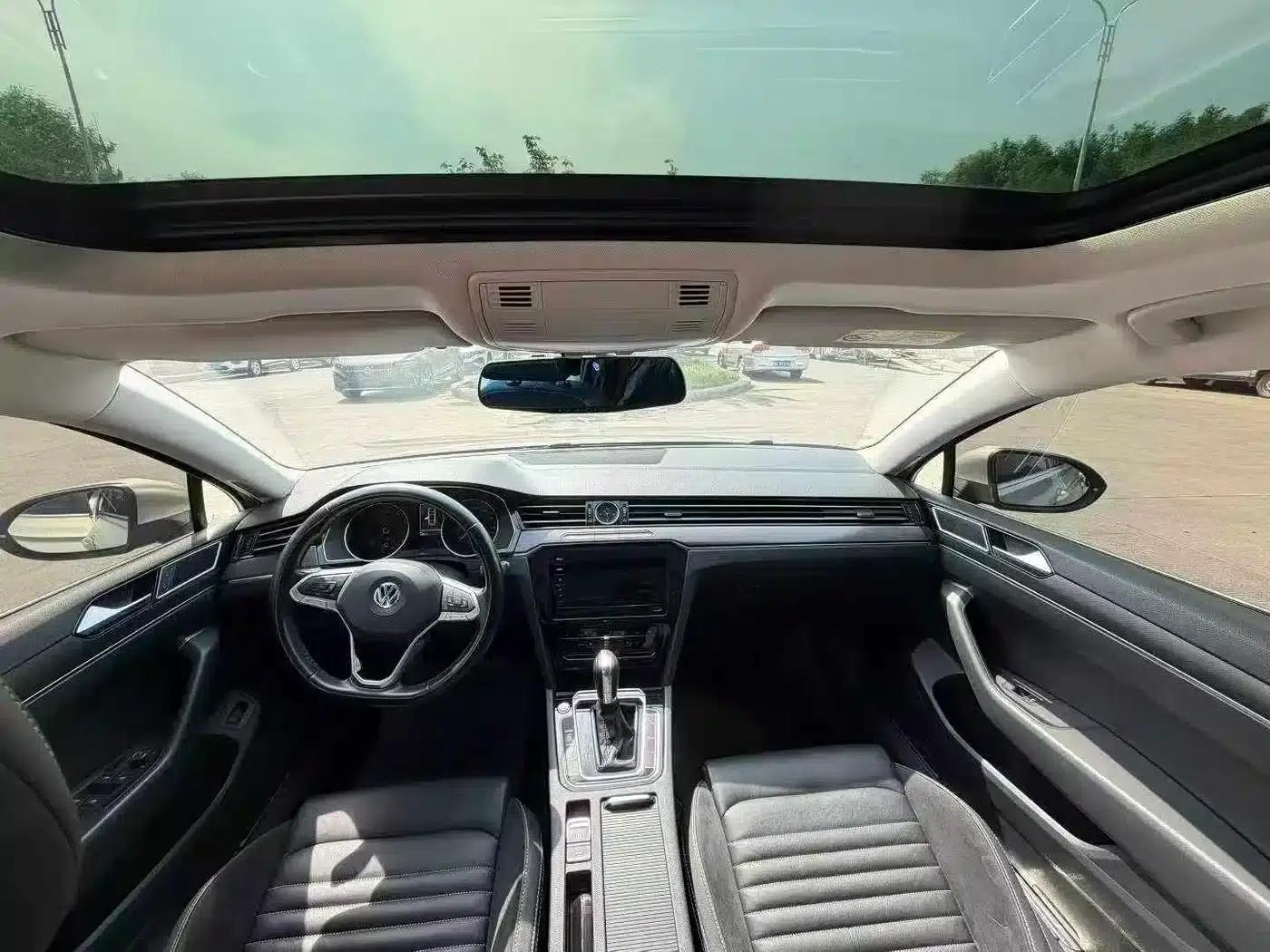 2020 Volkswagen Passat 330TSI DSG Leading Edition — миниатюра 5