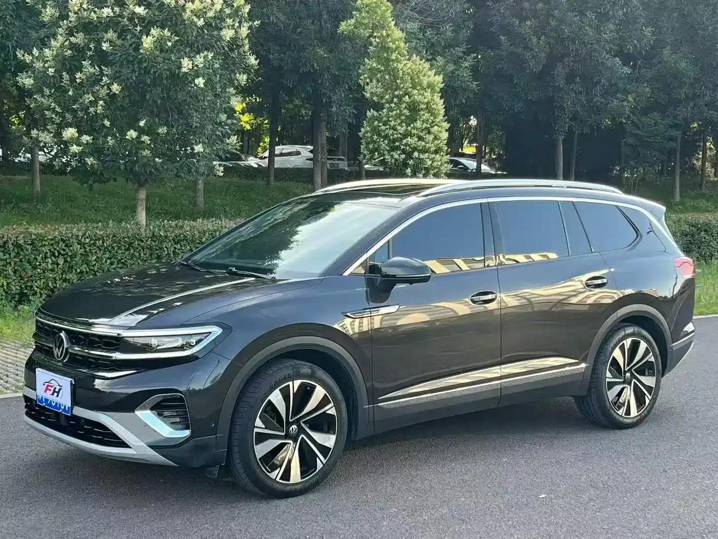 2023 Range Rover 380TSI AWD Luxury Pro — миниатюра 1