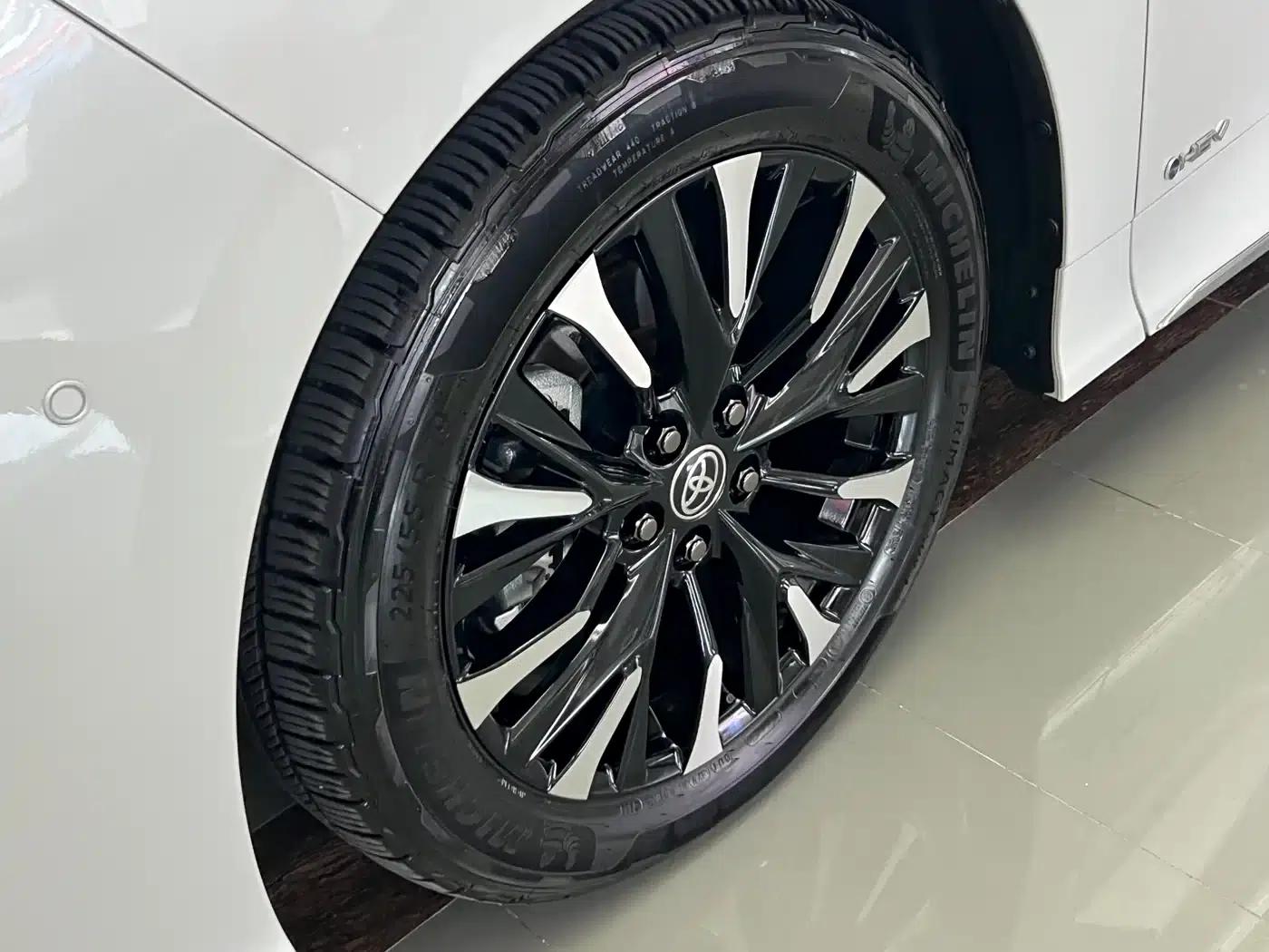 2024 Alphard Hybrid 2.5L Premium Edition — миниатюра 3