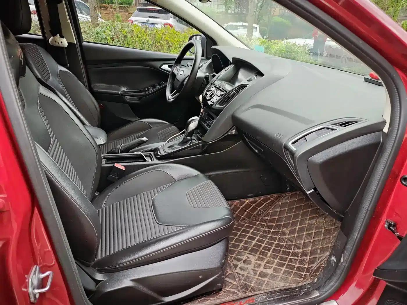 Ford Focus 2017 Hatchback 1.6L Automatic Fashion Smart Edition — миниатюра 4