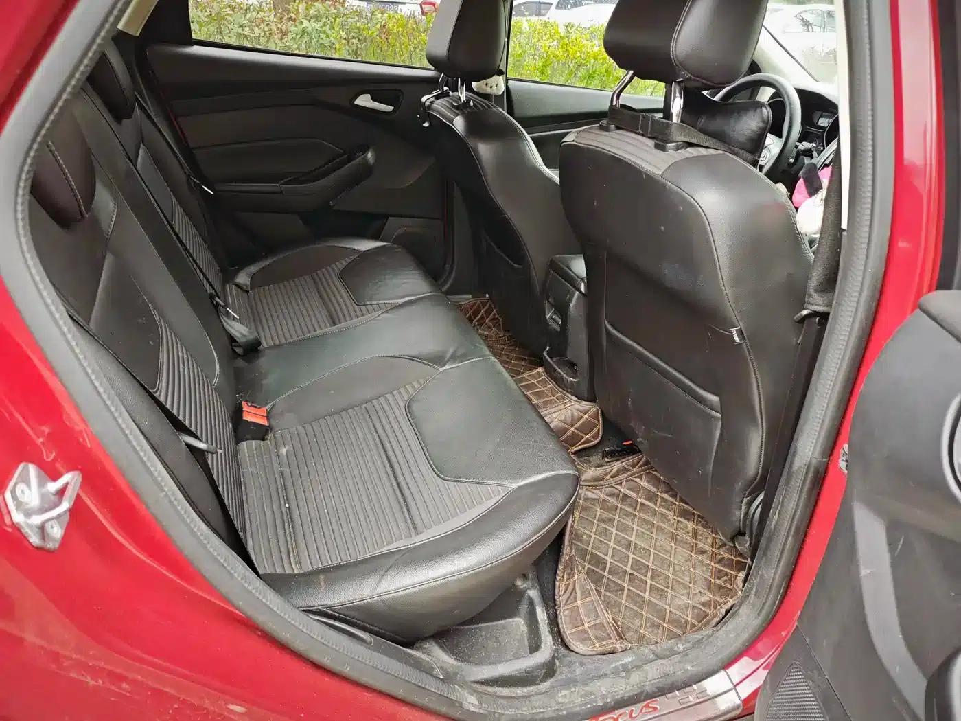 Ford Focus 2017 Hatchback 1.6L Automatic Fashion Smart Edition — миниатюра 5