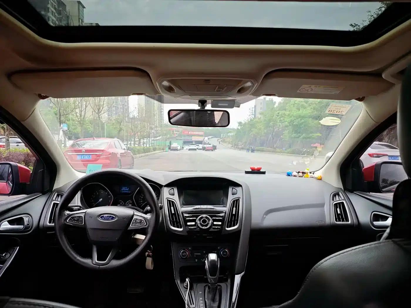 Ford Focus 2017 Hatchback 1.6L Automatic Fashion Smart Edition — миниатюра 9