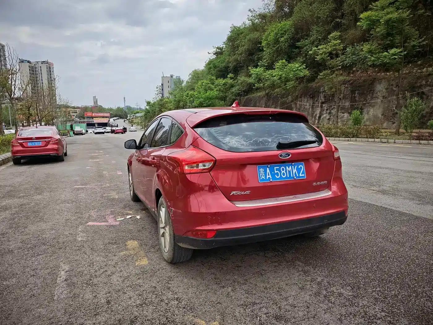 Ford Focus 2017 Hatchback 1.6L Automatic Fashion Smart Edition — миниатюра 10