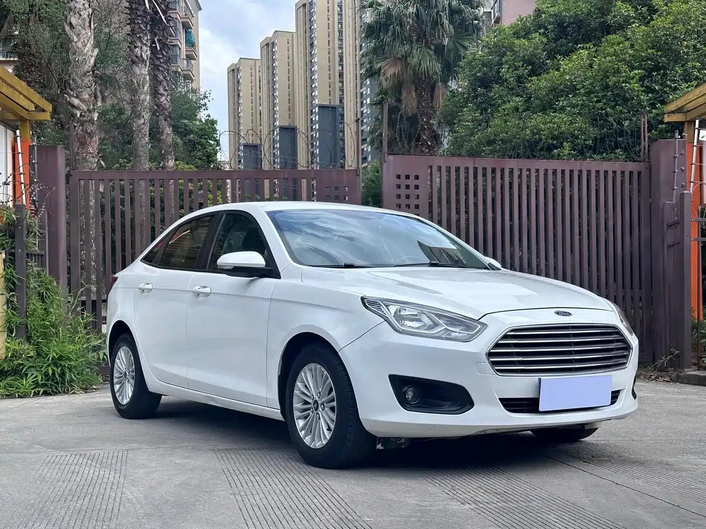 Ford Focus 2017 1.5L Automatic Comfort Model — миниатюра 3