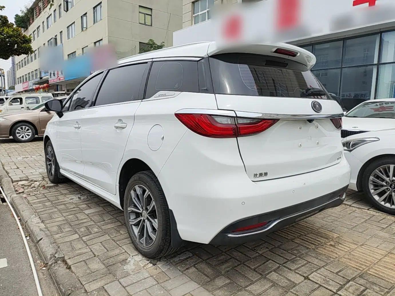 BYD Song MAX 2019 1.5T Automatic Smart Connect Ruiyi Sunroof Model 7 Seats China VI Standard — миниатюра 4