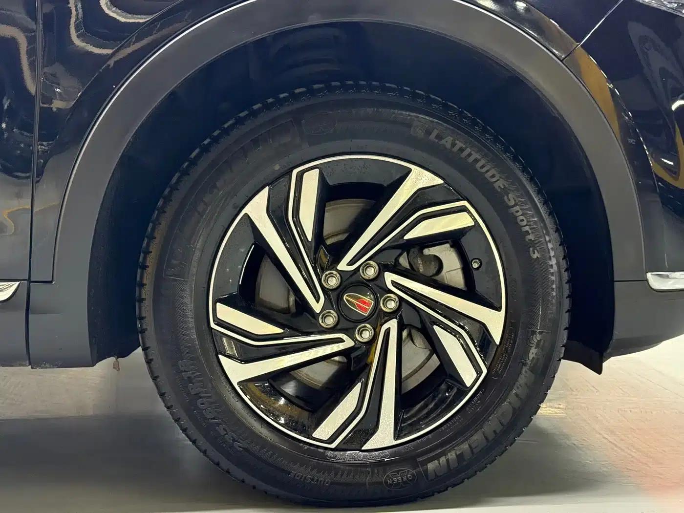 Hongqi HS5 2022 Facelift 2.0T Intelligent Flagship Edition — миниатюра 26