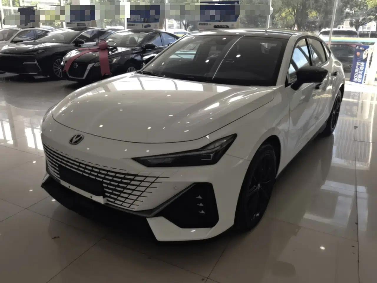 CHANGAN UNI-V 2024 1.5T High-Energy Version — миниатюра 1
