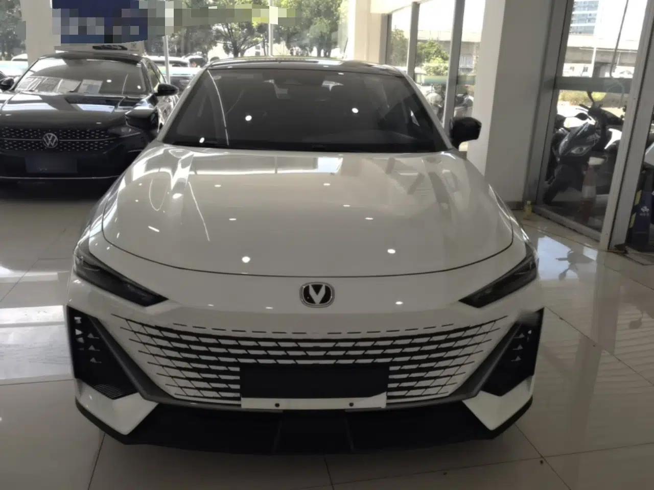 CHANGAN UNI-V 2024 1.5T High-Energy Version — миниатюра 2