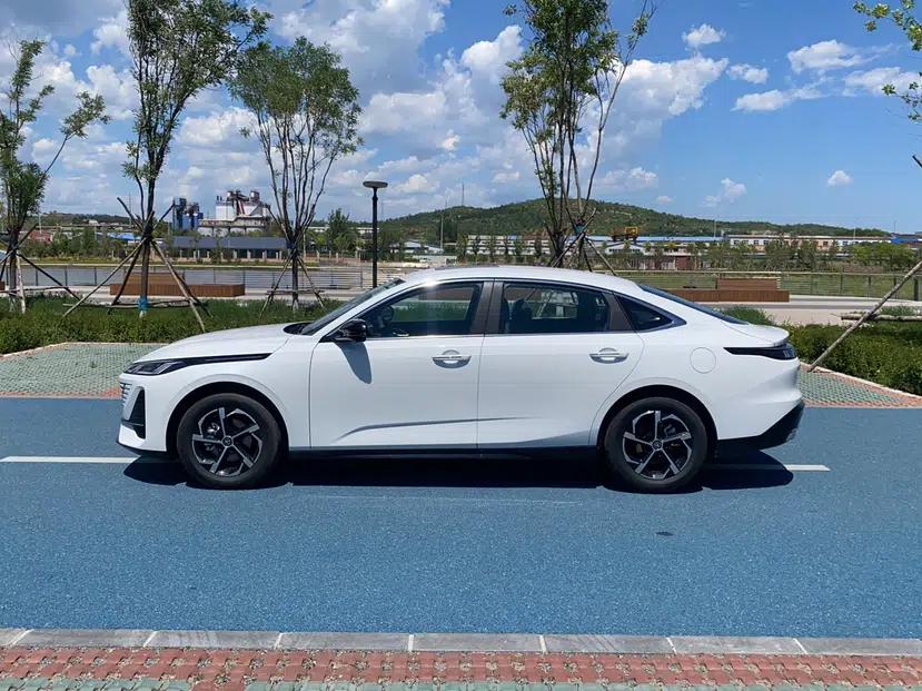 CHANGAN Eado 2026 Model, Fourth Generation, 1.5T 500Bar Enjoyment Edition — миниатюра 2