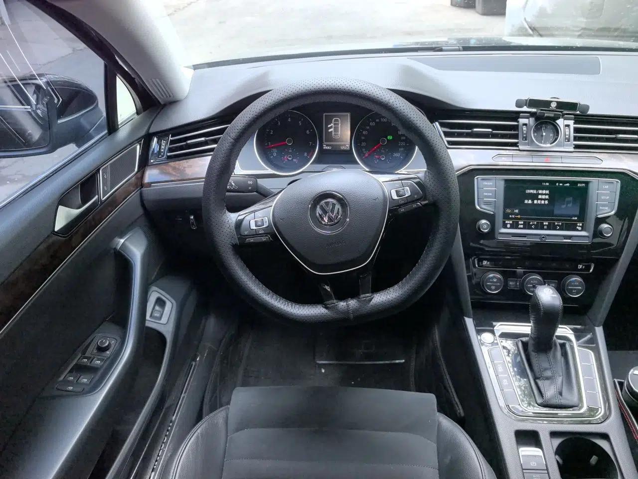 Volkswagen Magotan 2017 330TSI DSG Luxury Model — миниатюра 10