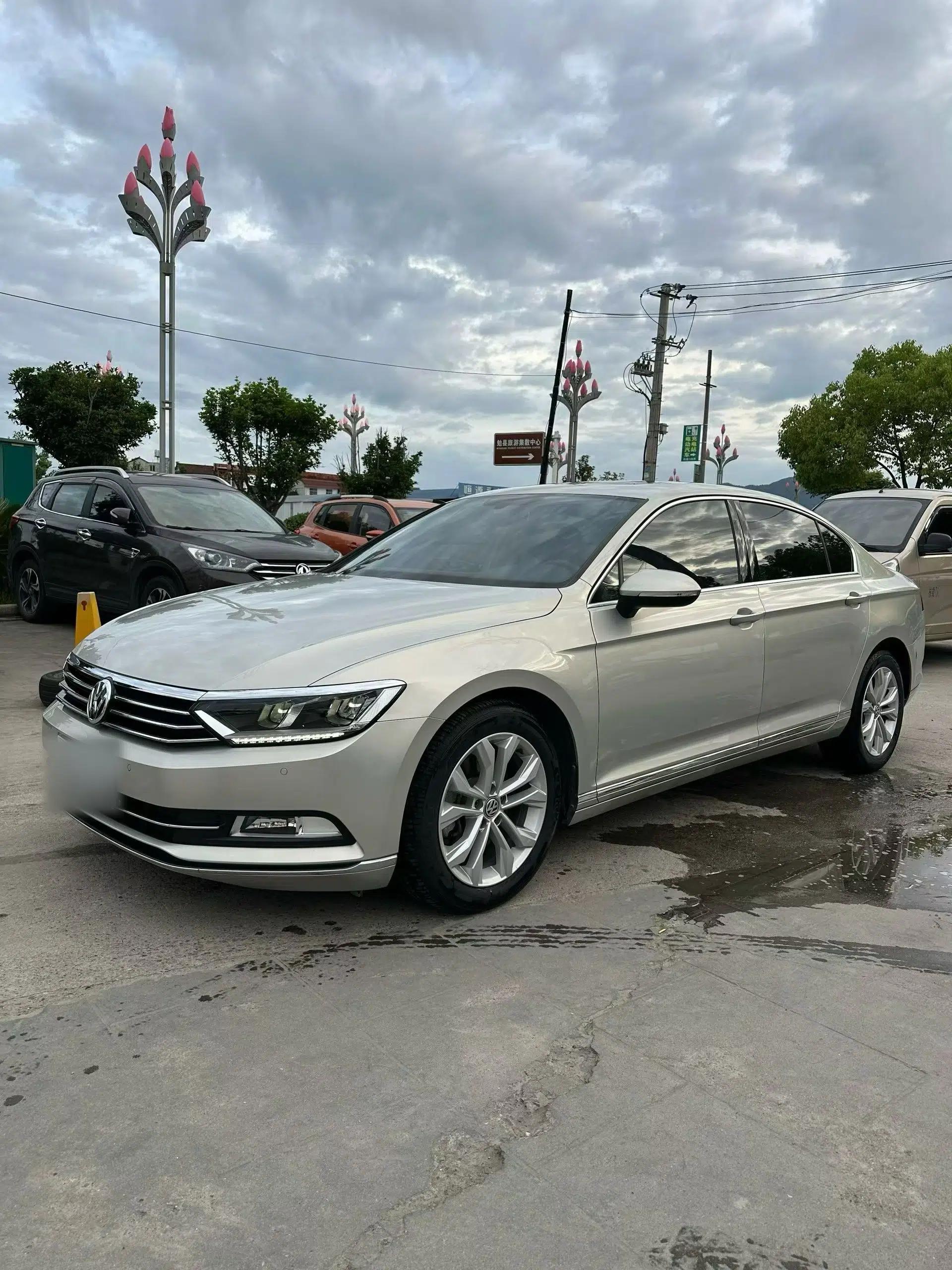 Volkswagen Magotan 2017 330TSI DSG Luxury Model — миниатюра 1