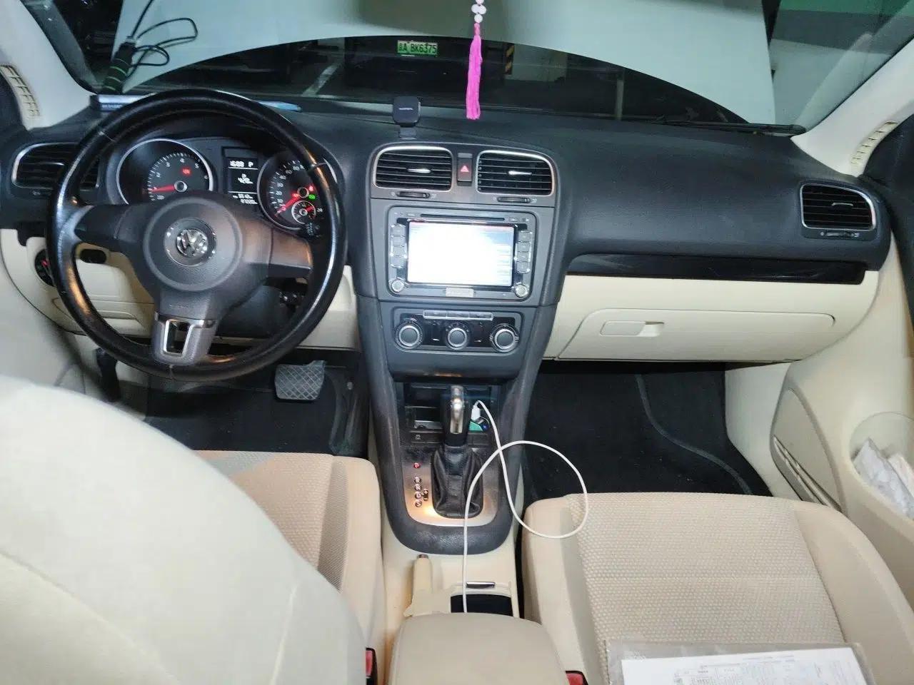 Volkswagen Golf 2012 1.6L Automatic Comfort Model — миниатюра 9