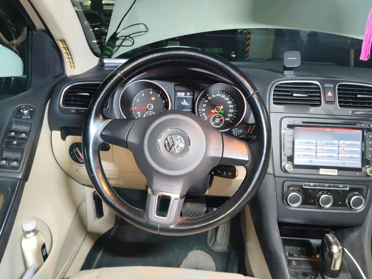 Volkswagen Golf 2012 1.6L Automatic Comfort Model — миниатюра 10