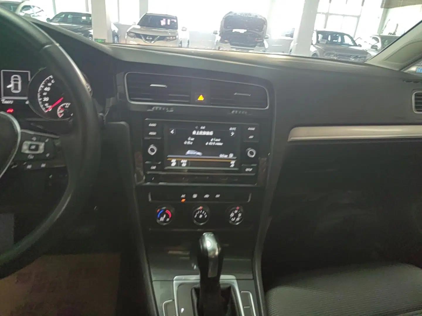 Volkswagen Golf 2018 230TSI Automatic Comfort Model — миниатюра 23