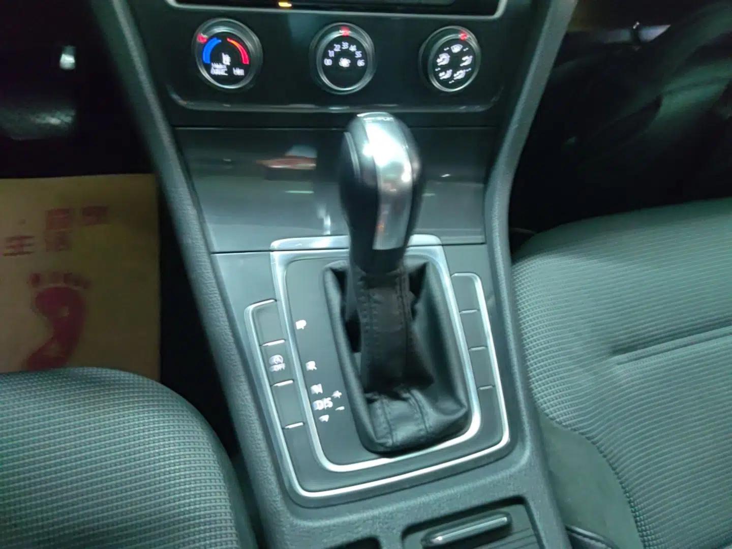 Volkswagen Golf 2018 230TSI Automatic Comfort Model — миниатюра 24