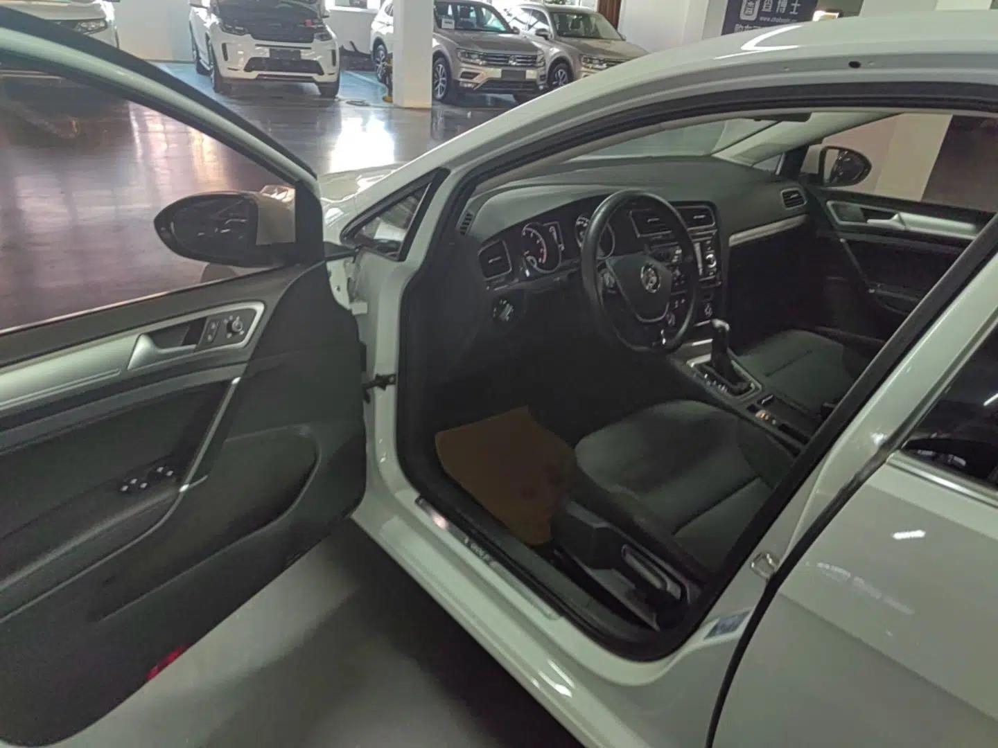Volkswagen Golf 2018 230TSI Automatic Comfort Model — миниатюра 26