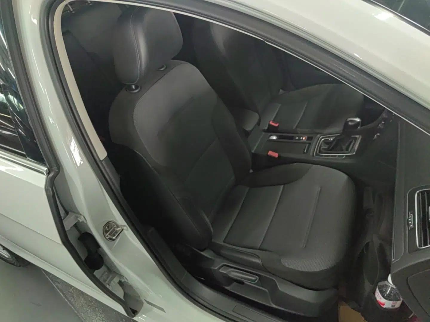 Volkswagen Golf 2018 230TSI Automatic Comfort Model — миниатюра 27
